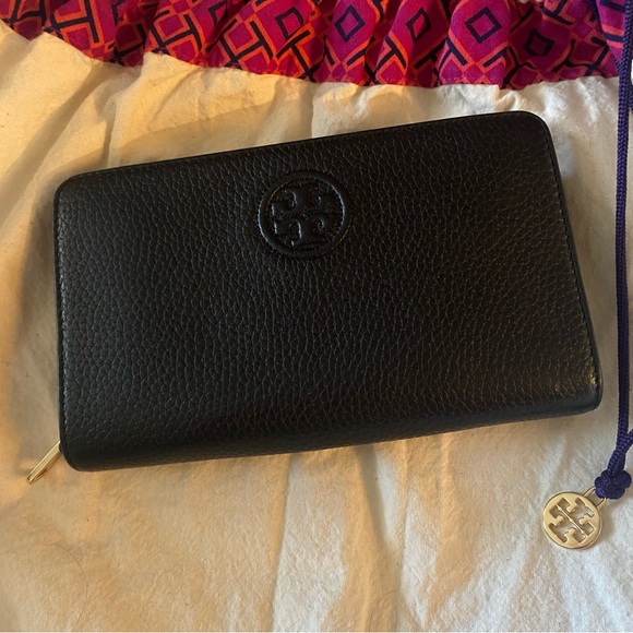 Tory Burch Black Wristlet Wallet - Picture 11 of 13
